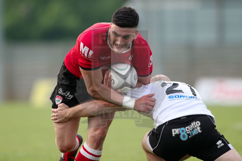 Rugby, Finale Serie A, Piacenza, Stadio Beltrametti, 9/06/2019, SITAV Lyons Piacenza v HSB Rugby Colorno. Federico Magri attaccato da Marcello Gherardi. Foto Roberto Bregani/Fotosportit.