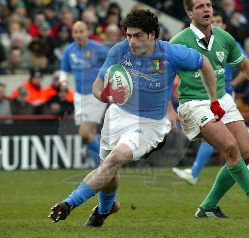 Rbs Sei Nazioni 2004, Dublino, Lansdowne Road 20/03/2004, Irlanda v Italia, break di Andrea Masi. Foto Daniele Resini/Fotosportit