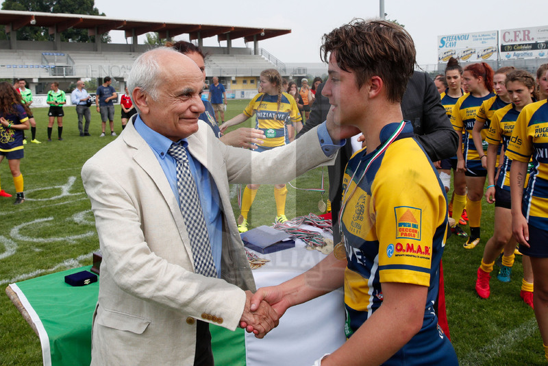 Finali Trofeo Interregionale U16 e Coppa Italia Femminile Seniores Femminile "Trofeo Rebecca Braglia", Calvisano (BS), Pata Stadium, 2-3 Giugno 2018. Guglielmo Braglia con la capitana del Villorba, prima qualificata al Trofeo Interregionale Under 16. Foto: Roberto Bregani @ fotosportit