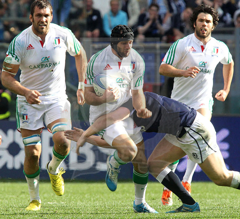 RBS Sei Nazioni 2014, Roma, stadio Olimpico 22/02/2014, Italia v Scozia, Angelo Esposito impatta. Accorrono Geldenhuys e McLean. Foto Daniele Resini/Fotosportit