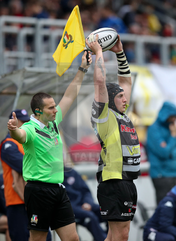 Campionato Top12 2018-2019, Finale, Calvisano (BS), Peroni Stadium, 18/05/2019, Rugby Calvisano v Rugby Rovigo. Marco Manfredi introduce palla in touche. Foto: Roberto Bregani/Fotosporti