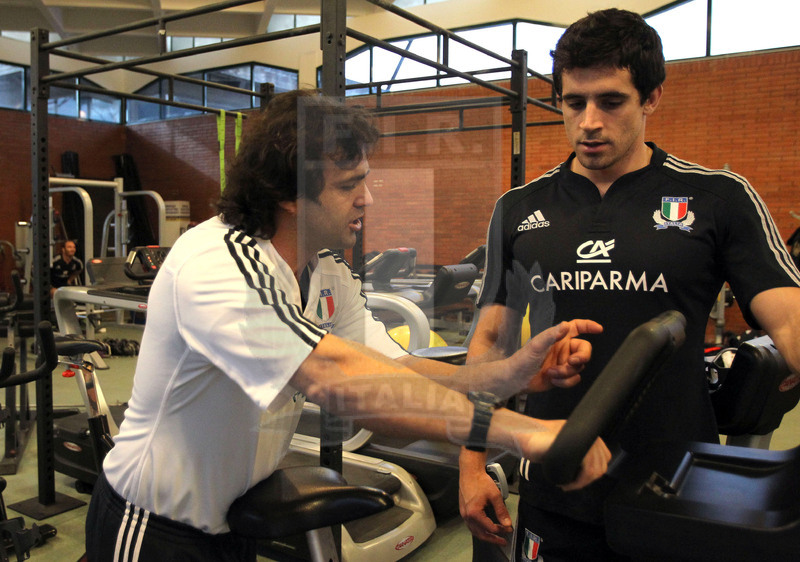 Raduno Sei Nazioni 2014, Roma, impianti Coni, 21/01/2014, allenamento della Nazionale, trequarti in palestra, il preparatore atletico Giovanni Sanguin e Paul Derbyshire.