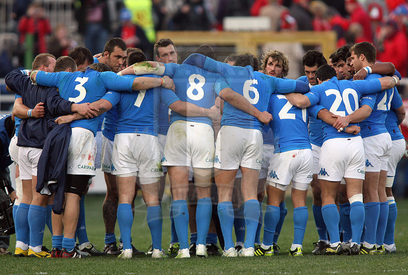 Rbs Sei Nazioni 2011, Roma, stadio Flaminio 26/02/2011, Italia v Galles, il cerchio degli Azzurri. Daniele Resini/Fotosportit