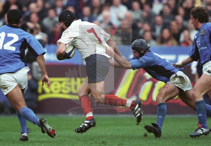 Sei Nazioni 2002, Parigi, Stade de France 2002/02/02, Olivier Magne fermato da Troncon. Foto Daniele Resini/Fotosportit