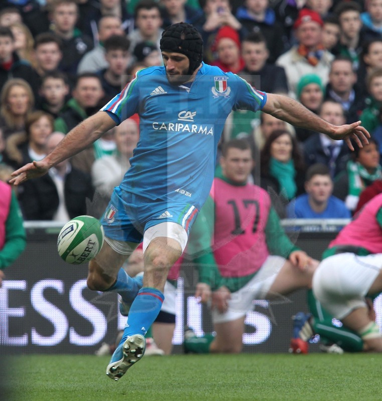 Rbs Sei Nazioni 2014, Dublino, Aviva Stadium, 08/03/2014, Irlanda v Italia, Angelo Esposito al calcio tattico. Foto Daniele Resini/Fotosportit