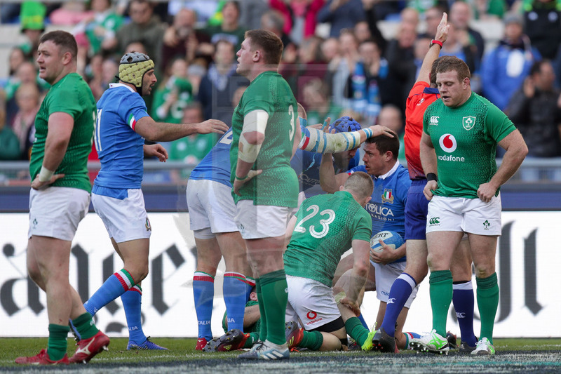 Guinness Sei Nazioni 2019, Round 3, Roma, Stadio Olimpico, 24/02/2019, Italia v Irlanda. La delusione dei giovatori irlandesi dopo la meta di Luca Morisi, feteggiato dai compagni. Foto Roberto Bregani/Fotosportit