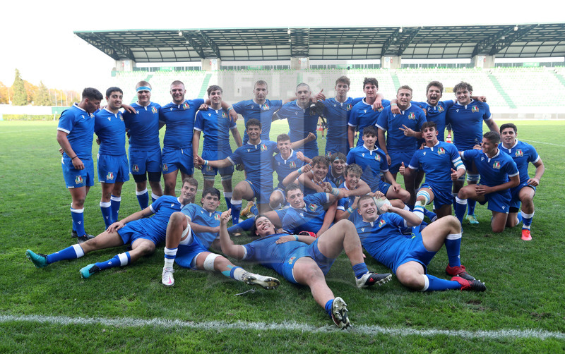 Test match U18, Trviso, stadio di Monigo, Italia U18 v Irlanda U18, la festa degli Azzurri a fine partita. Foto Daniele Resini/Fotosportit
