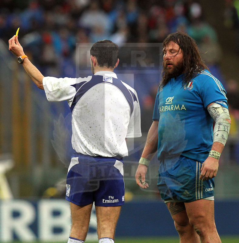 Sei Nazioni 2013, Roma, stadio Olimpico 23/02/2013, Italia v Galles, Martin Castrogiovanni sanzionato da un cartellino giallo.
