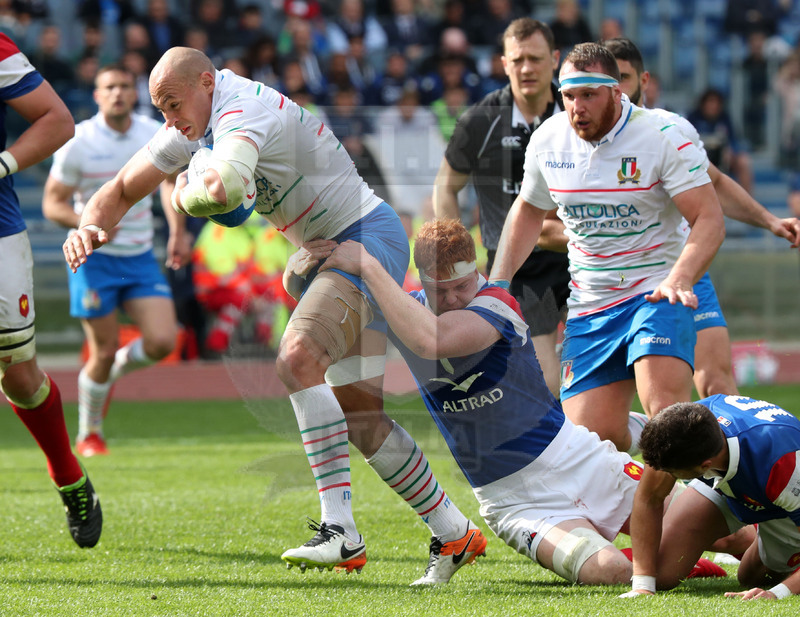 Guinness Sei Nazioni 2019, Round 5, Roma, stadio Olimpico 16/03/2019, Italia v Francia, una carica di Sergio Parisse. Foto Daniele Resini/Fotosportit