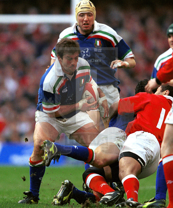 Lloyds TSB Sei Nazioni 2000, Round 2, Cardiff, Millennium Stadium 19/02/2000, Galles v Italia, Alessandro Moscardi con Lanzi in sostegno. Foto Daniele Resini/Fotosportit