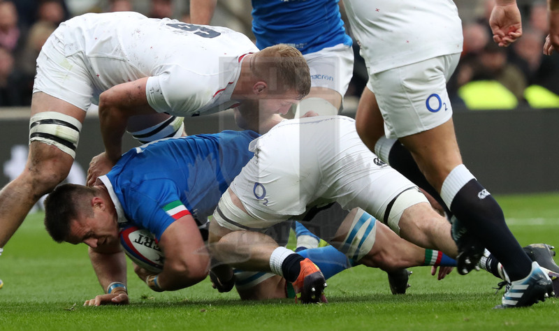 Guinness Sei Nazioni 2019, Round 4, Londra, Twickenham 09/03/2019, Inghilterra v Italia, Braam Steyn portato a terra. Foto Daniele Resini/Fotosportit