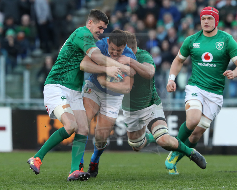 Guinness Sei Nazioni 2019, Round 3, Roma, stadio Olimpico 24/02/2019, Italia v Irlanda, Luca Morisi placcato da Johnny Sexton e Chris Farrell. Foto Daniele Resini/Fotosportit