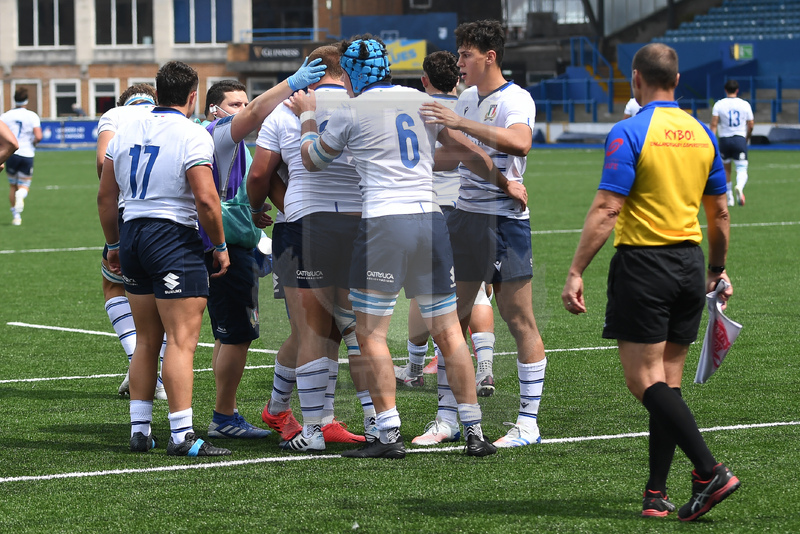 Guinness Sei Nazioni U20 2021, Cardiff, Arms Park 01/07/2021, Italia U20 v Scozia U20, Ion Neculai festeggiato dopo la meta.