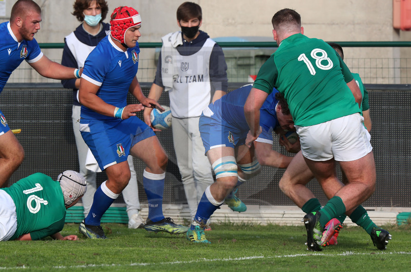 Test match U18, Trviso, stadio di Monigo, Italia U18 v Irlanda U18, progressione di Jacopo Botturi verso la linea di meta. Foto Daniele Resini/Fotosportit