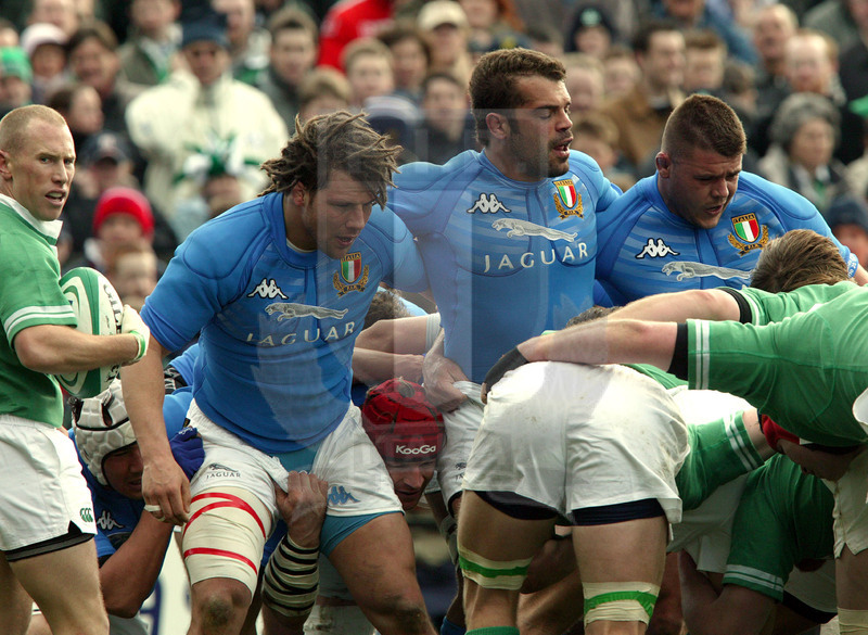 Rbs Sei Nazioni 2004, Dublino, Lansdowne Road 20/03/2004, Irlanda v Italia, la prima linea azzurra: Castrogiovanni, Ongaro, Lo Cicero. Foto Daniele Resini/Fotosportit