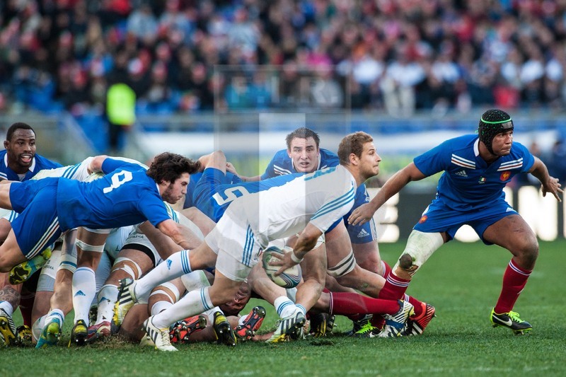 Maschenaud cerca di fermare Botes che apre la palla