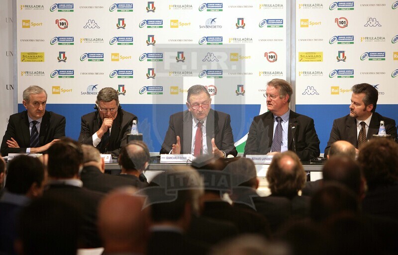 Presentazione del Irb Junior Championship Italy 2011, Unindustria Treviso 2011/03/30,il tavolo della presidenza: Carlo Crosara, Friuladria, Jean Claude Baqué, presidente Fira, Giancarlo Dondi, presidente Fir, Bernard Lapasset, presidente Irb, Roberto Ciambetti, Assessore Regione Veneto, Alessandro Vardanega, Uninduatria Treviso.