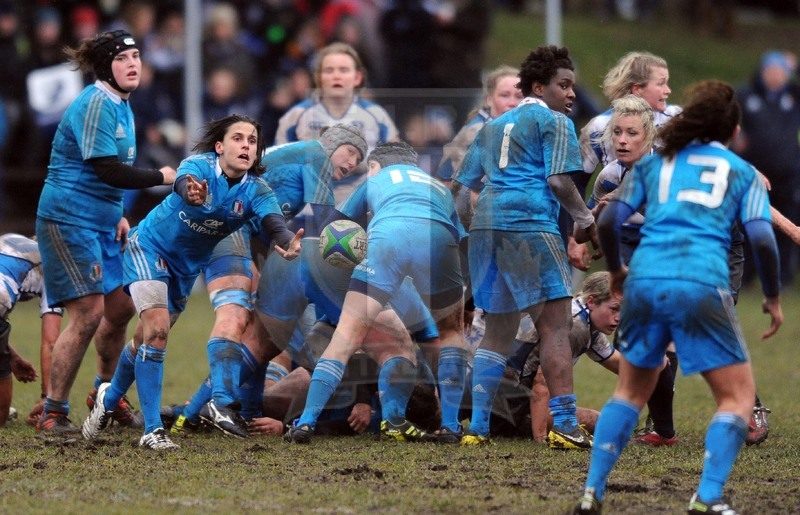 Sei Nazioni Donne, Mayfield, Dundee 10/02/2013, Scozia v Italia, Sara Barattin apre palla.