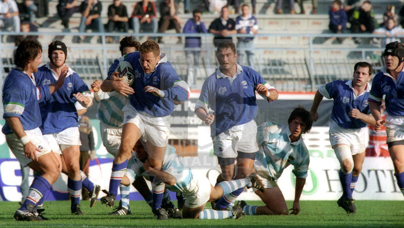 Test Match 1998, Piacenza, stadio Leonardo Garilli 07/11/1998, Italia v Argentina, break di Paolo Vaccari con Caione in sostegno. Foto Daniele Resini/Fotosportit