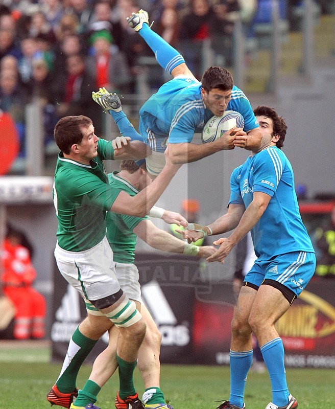 Sei Nazioni 2013, Roma, stadio Olimpico, 16/03/2013, Italia v Irlanda, il volo di Edoardo Gori.