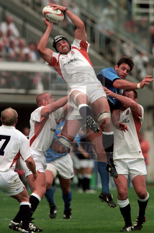 Rbs Sei Nazioni 2002, Roma, stadio Flaminio 07/04/2002, Italia v Inghilterra, Danny Greewcook anticipa Giacheri in touche. Foto Daniele Resini/Fotosportit