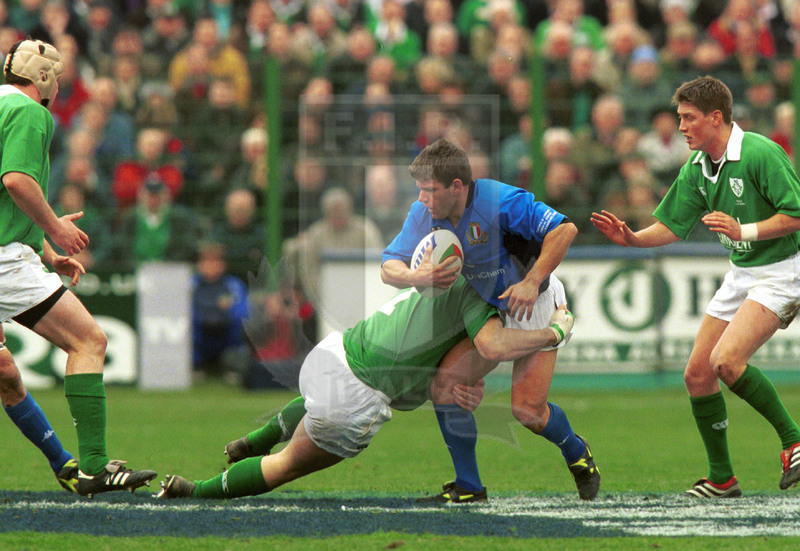 2002 Lloyds TSB Six Nations, Roma, stadio Flaminio 03/02/2001, Italia v Irlanda, Nanni Raineri placcato. Foto Daniele Resini/Fotosportit