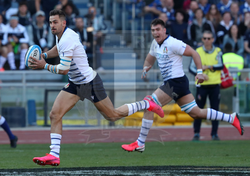 Guinness Sei Nazioni 2020, Round 3, Roma, Stadio Olimpico 22/02/2020, Italia v Scozia, break di Mattia Bellini con Jake Polledri in sostegno.Foto Daniele Resini/Fotosportit.