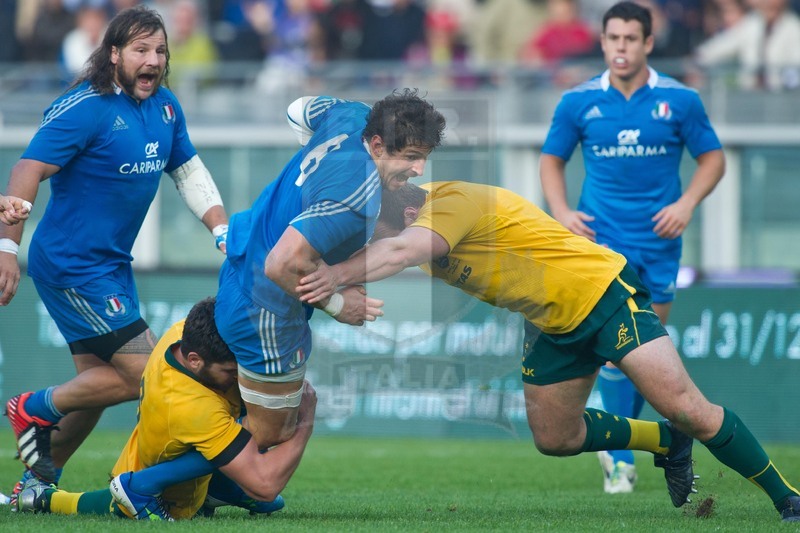Cariparma Test Match 2013 - 09/11/2013 - Torino, Stadio Olimpico - Italia v Australia - Foto Elena Barbini-Alessandro Zanni viene placcato da Rob Simmons e Ben Alexander