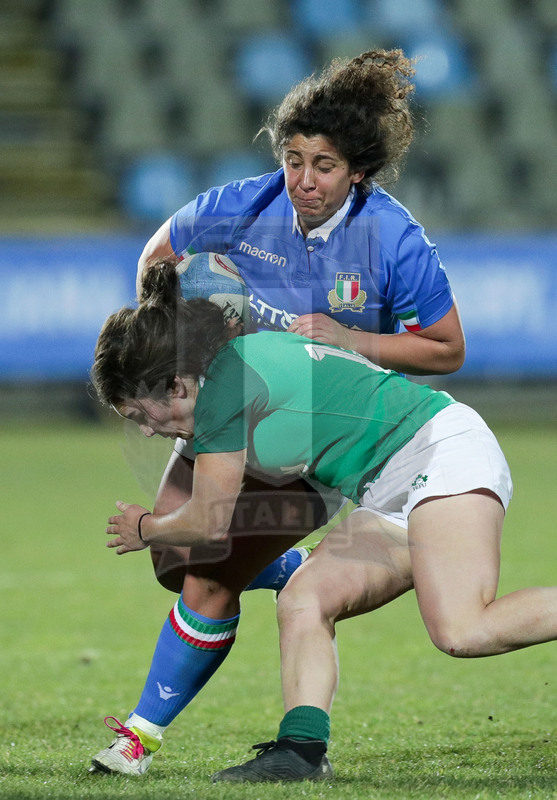 Guinness Sei Nazioni 2019 Donne, Round 3, Parma, Stadio Lanfranchi, 23/02/2019, Italia Donne v Irlanda Donne. Silvia Turani attacca Deirbhile Nic A Bhaird. Foto Roberto Bregani/Fotosportit