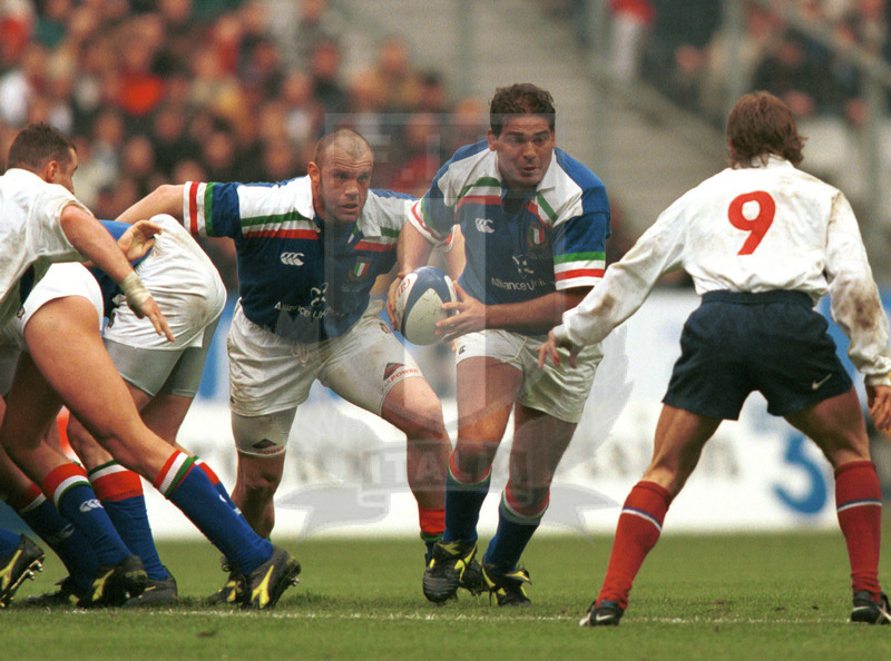 Lloyds TSB Sei Nazioni 2000, Round 5, Parigi, Stade de France 01/04/2000, Francia v Italia, partenza dalla chiusa di Andrea De Rossi. Walter Cristofoletto sostiene. Foto Daniele Resini/Fotosportit