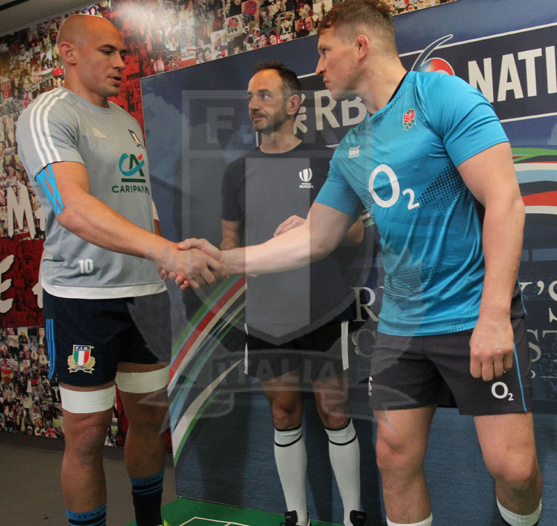 RBS Sei Nazioni 2017, Londra, Twickenham 26/02/2017, Inghilterra v Italia, stretta di mano fra Parisse e Hartley al sorteggio. Foto daniele Resini/Fotosportit