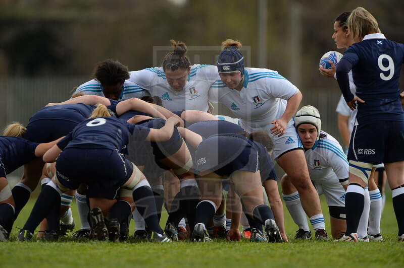 Sei Nazioni Donne 2014, Santa Maria Capua Vetere, stadio Francesco Casino, 23-02-2014, Italia Donne v Scozia Donne, prima linea azzurra: da sinistra Awa Coulibaly, Melissa Bettoni, Marta Ferrari, foto: Massimiliano Pratelli