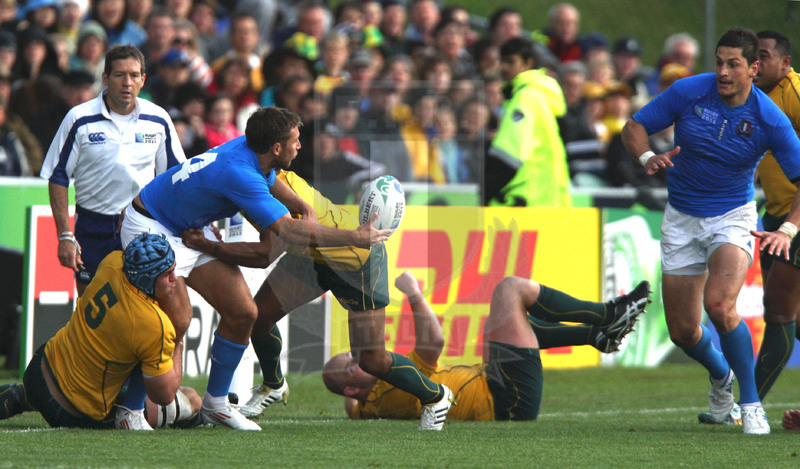 Rugby World Cup 2011 Nuova Zelanda, Auckland, Eden Park 11/09/2011, Australia v Italia, Tommaso Benvenuti ricicla palla su Zanni.