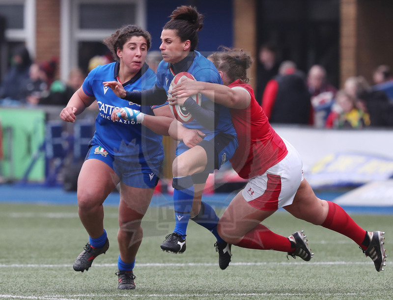 Guinness Sei Nazioni Donne 2020, Cardiff, Arms Park 02/02/2020 Galles Donne v Italia Donne, Sara Barattin placcata con Silvia Turani in sostegno. Foto Daniele Resini/Fotosportit