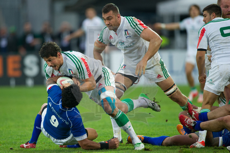 Cariparma test match 2014, Ascoli Piceno 08/11/2014, Italia v Samoa, Kahn Fotualii cerca di fermare Alessandro Zanni