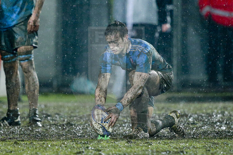RBS 6 Nazioni U20 2013, Viterbo, Stadio Enrico Rocchi, 22-02-2013, Italia U20 v Galles U20. Edoardo Padovani si appresta a piazzare un calcio di punizione per i primi tre punti degli azzurrini