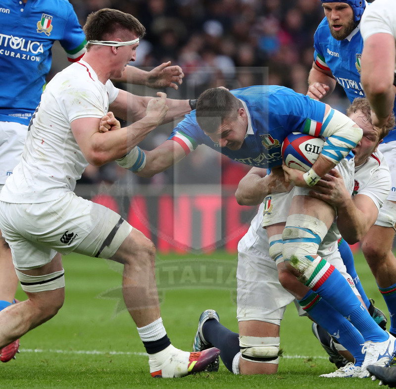 Guinness Sei Nazioni 2019, Round 4, Londra, Twickenham 09/03/2019, Inghilterra v Italia, Sebastian Negri, già placcato, viene contrastato da Tom Curry. Foto Daniele Resini/Fotosportit