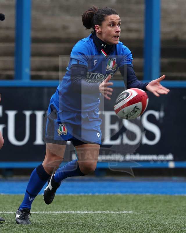 Guinness Sei Nazioni Donne 2020, Cardiff, Arms Park 02/02/2020 Galles Donne v Italia Donne, Sara Barattin apre palla. Foto Daniele Resini/Fotosportit