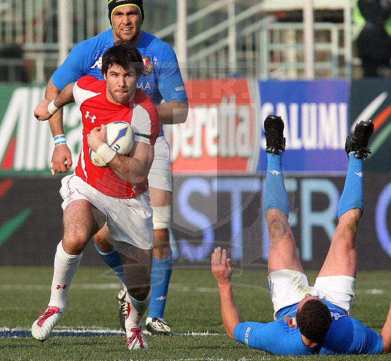 Rbs Sei Nazioni 2011, Roma, stadio Flaminio 26/02/2011, Italia v Galles, Mike Phillips manda a gambe all\