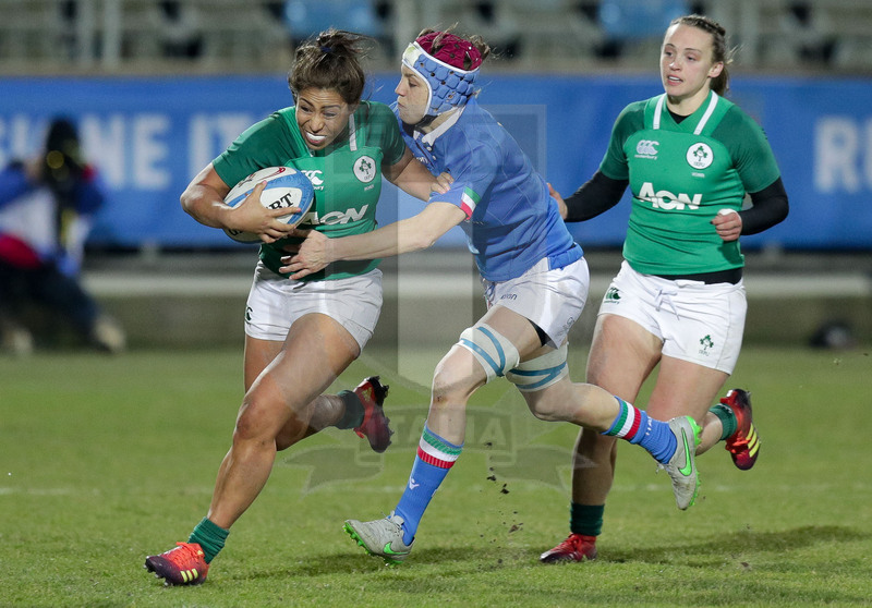 Guinness Sei Nazioni 2019 Donne, Round 3, Parma, Stadio Lanfranchi, 23/02/2019, Italia Donne v Irlanda Donne. Sene Naoupu braccata da Elisa Giordano. Foto Roberto Bregani/Fotosportit