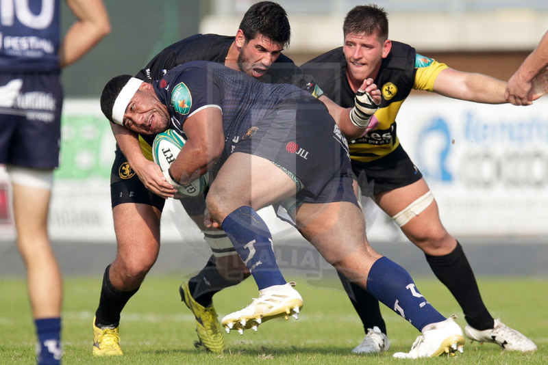 Continental Shield 2017-2018, Viadana, Stadio Zaffanella, 14-10-2017, Rugby Viadana v Cdul. Una carica di Sorbe Sovea. Foto: Roberto Bregani/ Fotosportit