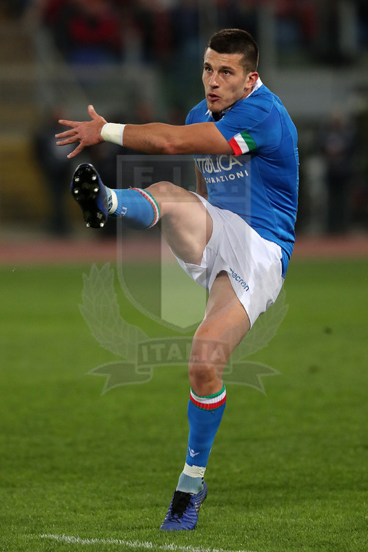 Guinness Sei Nazioni 2019, Round 2, Roma, Stadio Olimpico 09/02/2019, Italia v Galles, Tommaso Allan al calcio tattico. Foto Daniele Resini/Fotosportit