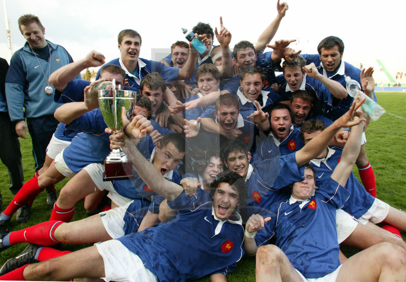 Rugby Europe Under18 Championship, prima edizione, Veneto 2004, la festa dei francesi dopo la vittoria in finale sull\