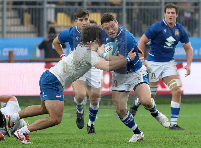 utumn Nations Series 2021, Parma, stadio Lanfranchi 20/11/2021, Itallia v Uruguay, Paolo Garbisi attacca su Ardao. Foto Daniele Resini/Fotosportit