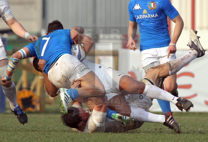 Sei Nazioni 2012, Rovigo, 2012/03/03, Italia U20 v Inghilterra U20, Andrea De Marchi fermato da Sinckler e Barrow. Foto Daniele Resini/Fotosportit
