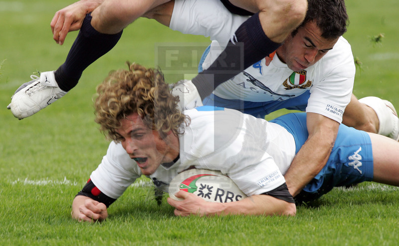 Rbs Sei Nazioni 2006, Roma, stadio Flaminio 18/03/2006, Italia v Scozia, la meta di Mirco Bergamasco, con Gonzalo Canale in sostegno. Foto Daniele Resini/Fotosportit