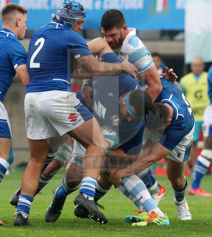 Autumn Nations Series 2021, Treviso, stadio di Monigo 13/11/2021, Itallia v Argentina, David Sisi con Gianmarco Lucchesi in sostegno. Foto Daniele Resini/Fotosportit