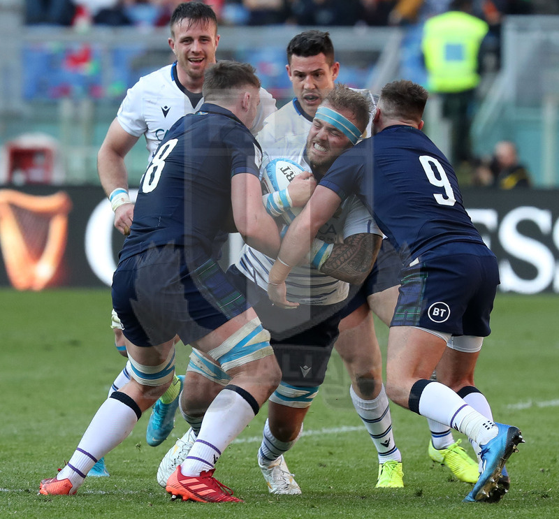 Guinness Sei Nazioni 2020, Round 3, Roma, Stadio Olimpico 22/02/2020, Italia v Scozia, Niccolò Cannone impatta su Magnus Bradbury e Ali Price. Foto Daniele Resini/Fotosportit.