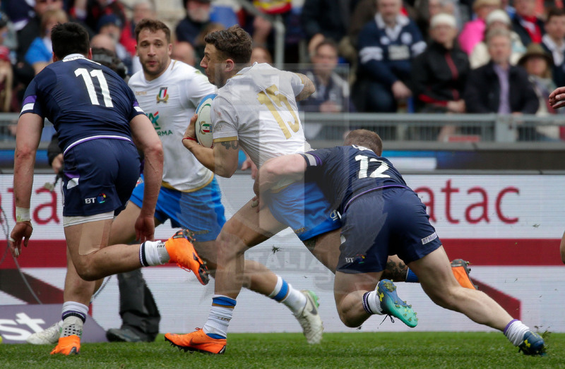 Natwest Sei Nazioni 2018, Roma, Stadio Olimpico, 17/03/2018, Italia v Scozia. Matteo Minozzi placcato da Nick Grigg. Foto: Roberto Bregani/Fotosportit