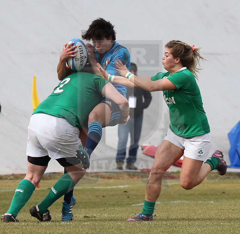 RBS Sei Nazioni 2017, L’Aquila, stadio Tommaso Fattori 12/02/2017, Italia Donne v Irlanda Donne, Manuela Furlan placcata duramente. Foto Daniele Resini/Fotosportit